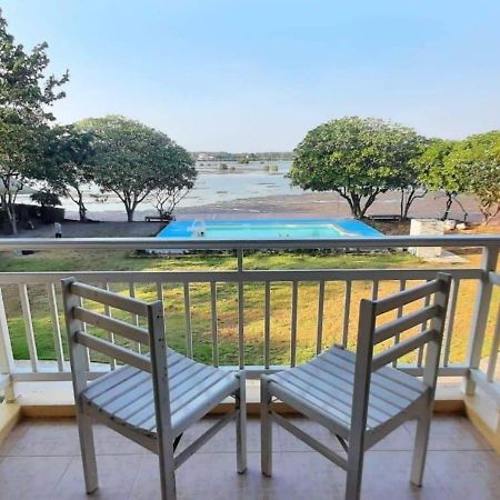 Baan Talay See Cream Resort Samut Songkhram Esterno foto