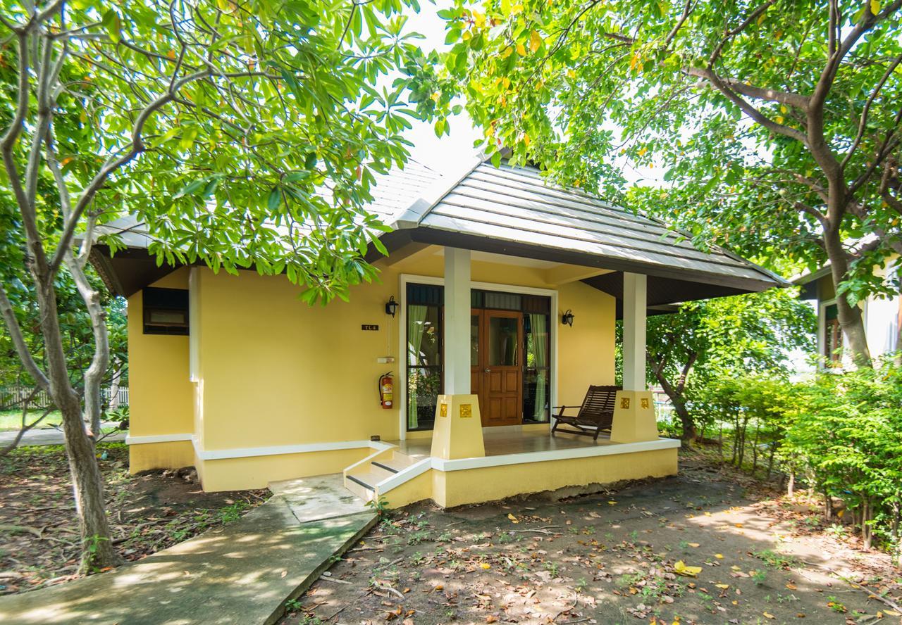 Baan Talay See Cream Resort Samut Songkhram Esterno foto