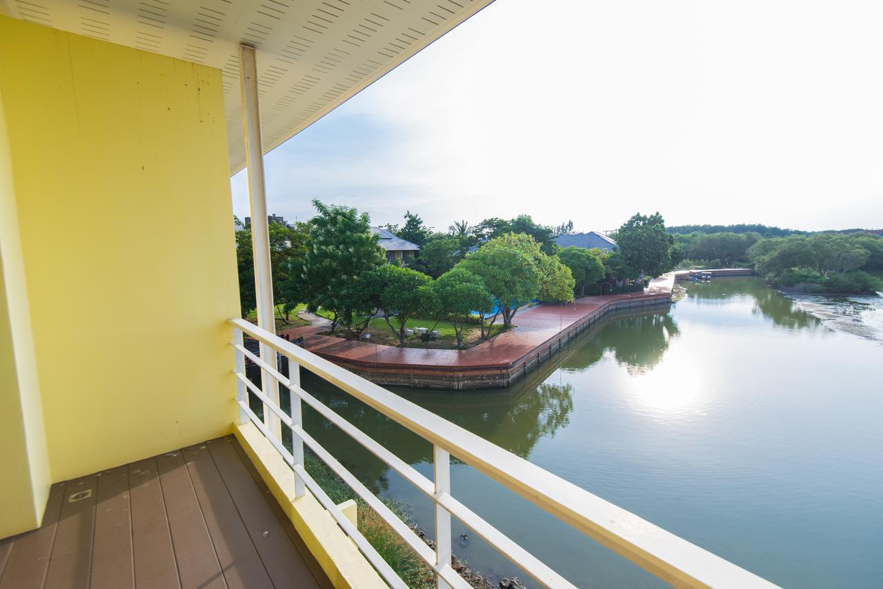 Baan Talay See Cream Resort Samut Songkhram Esterno foto