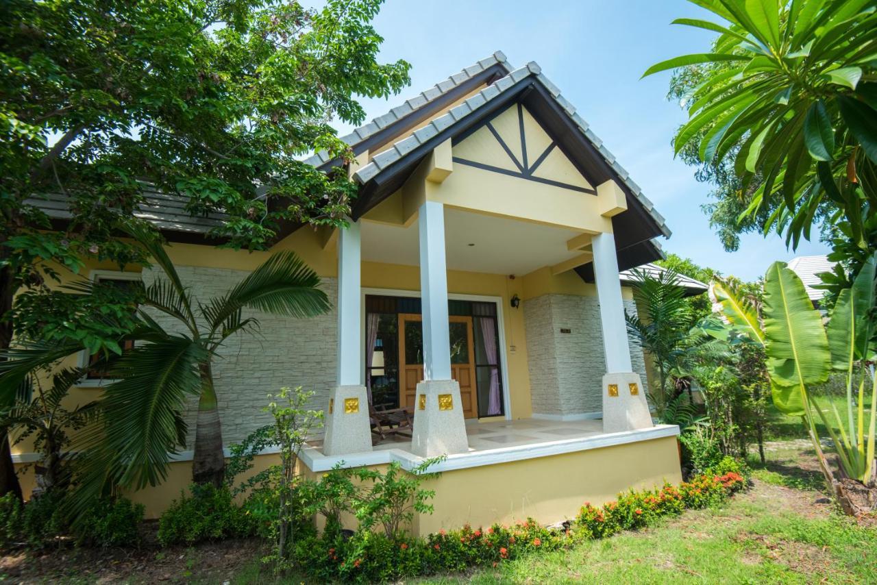 Baan Talay See Cream Resort Samut Songkhram Esterno foto
